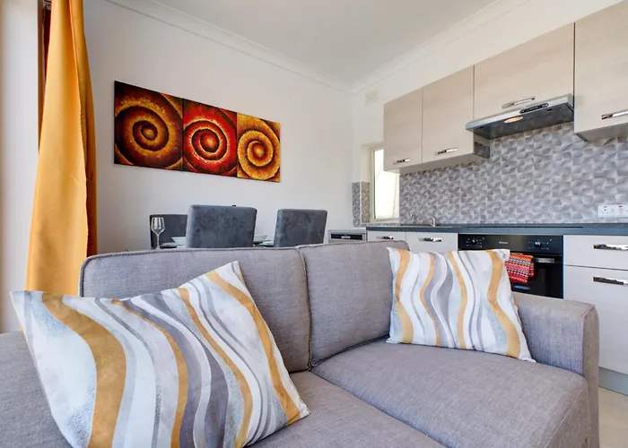 Sliema Exquisite Penthouse With Jacuzzi 2 Bedroom