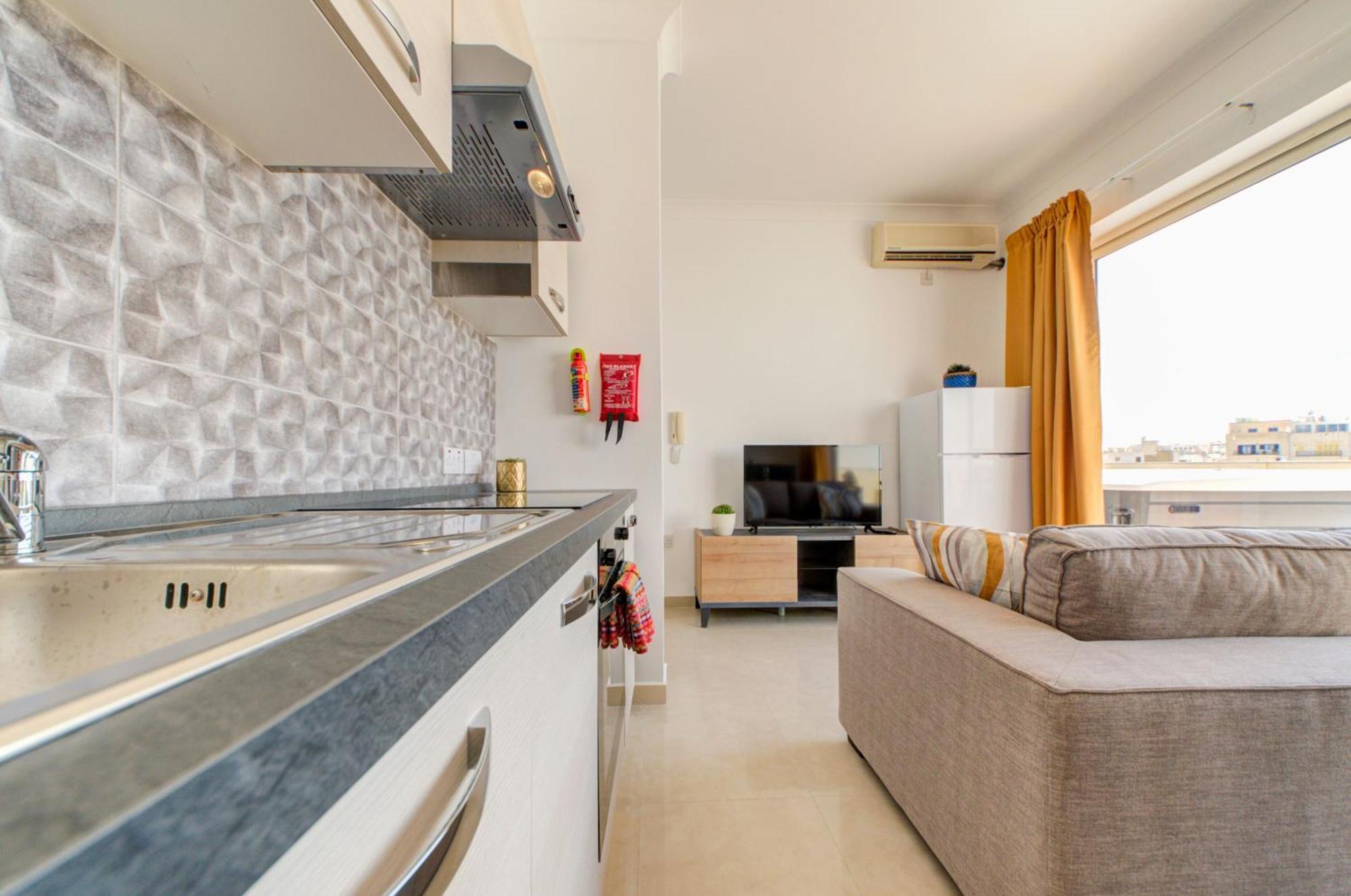 Exquisite Penthouse With Jacuzzi 2 Bedroom *