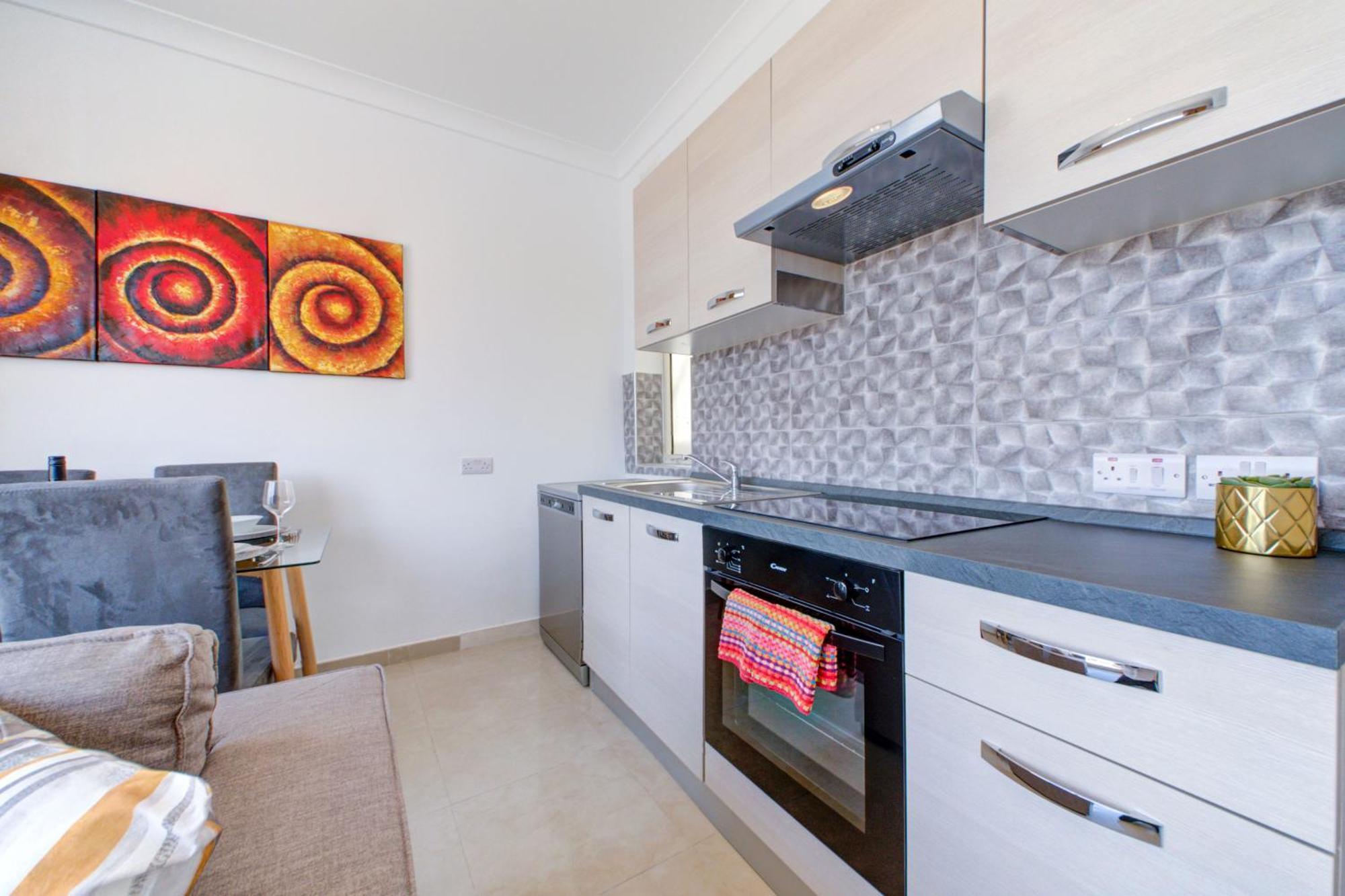 Exquisite Penthouse With Jacuzzi 2 Bedroom Sliema